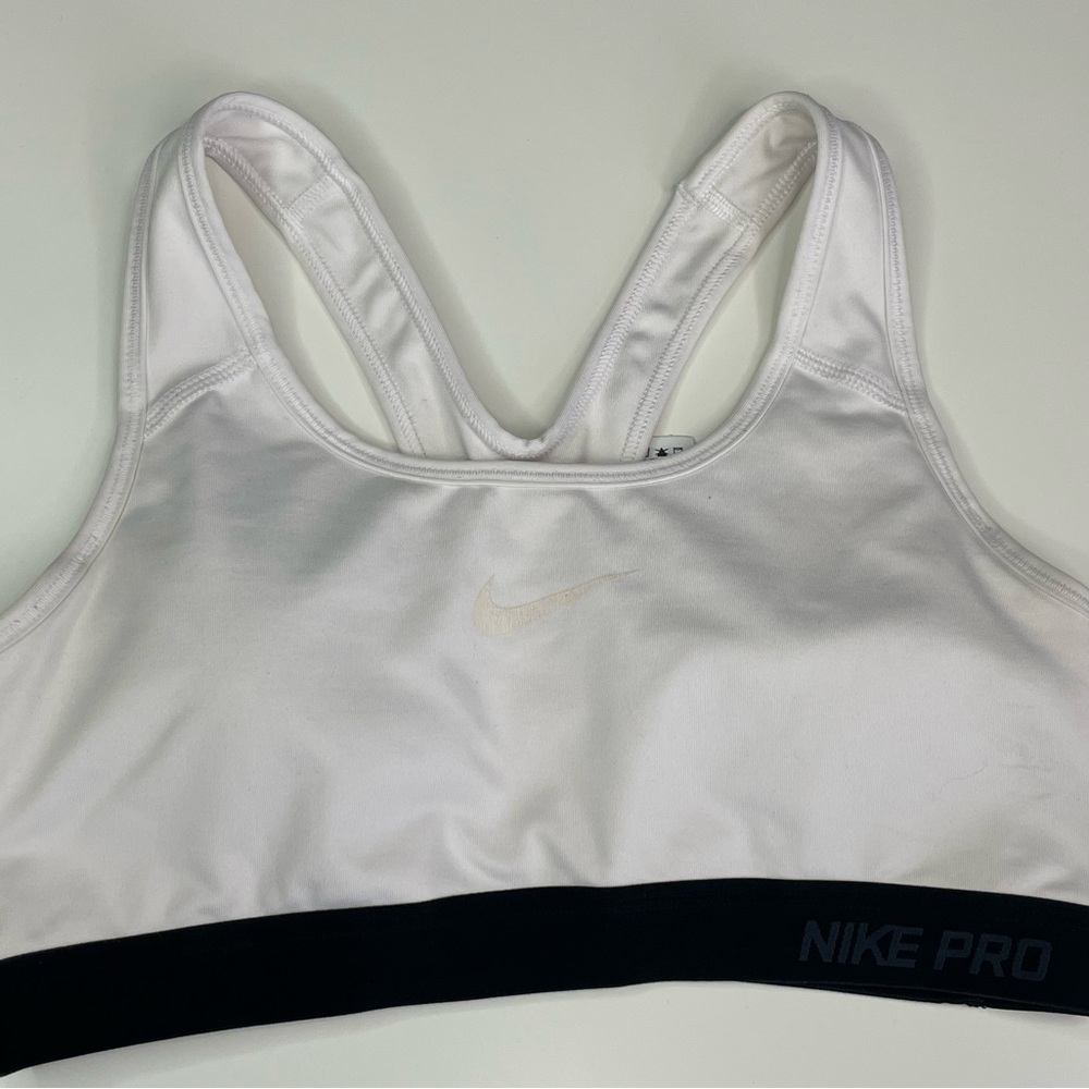 Nike Pro Women's Med White and Black Sports‎ Bra